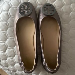 Tory Burch flats size 7, metallic